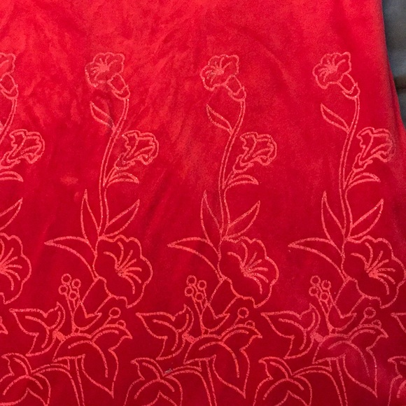 Red velvety dress with flowers size 7/8 - Picture 4 of 5